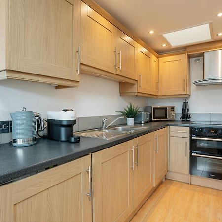 Starhost Residences - Central 3 Bed Apartment At Regents Court, Newbury Newbury  Eksteriør bilde