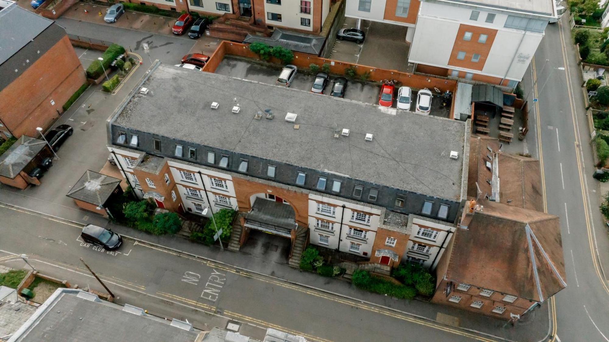 Starhost Residences - Central 3 Bed Apartment At Regents Court, Newbury Newbury  Eksteriør bilde