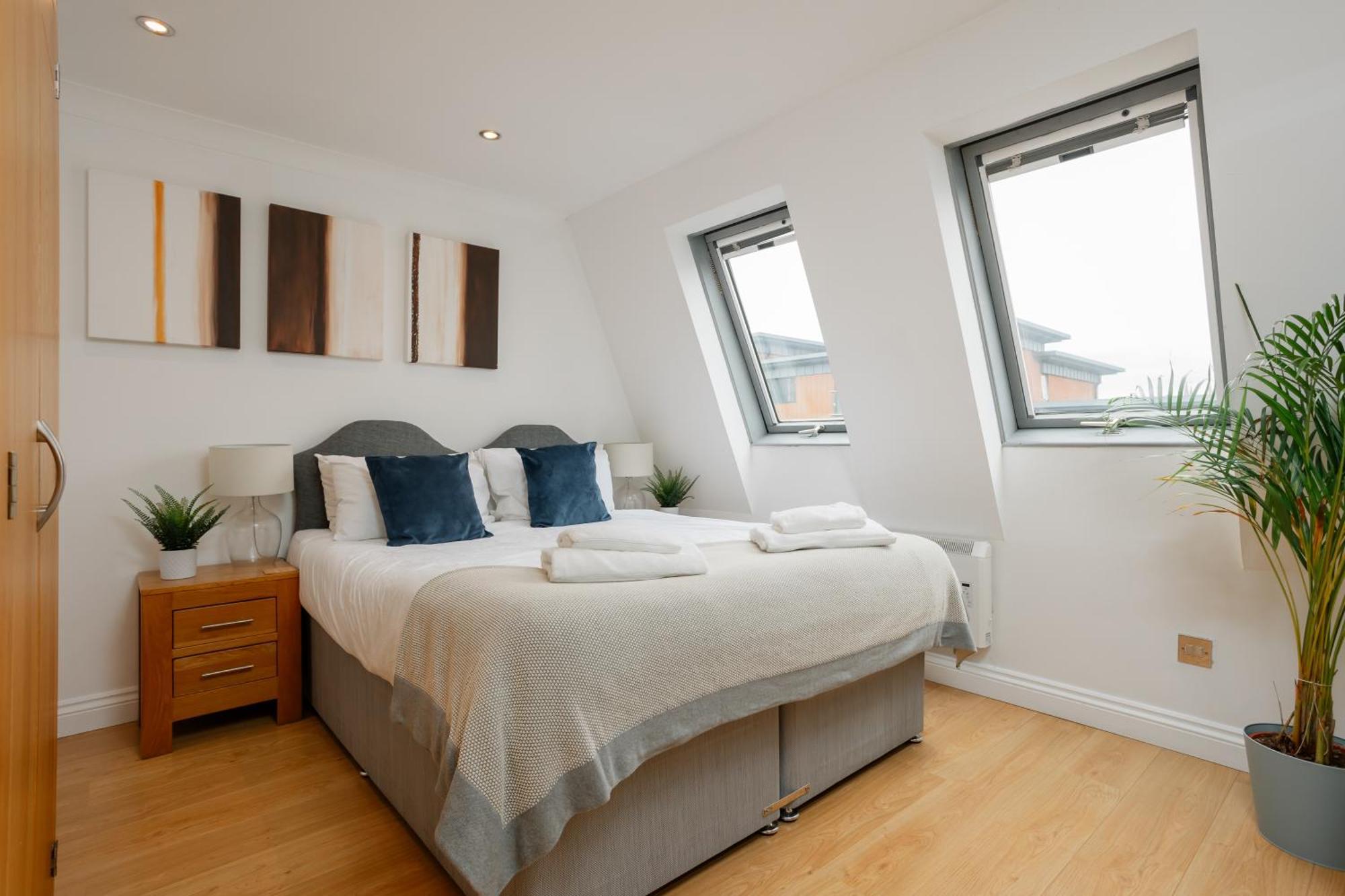 Starhost Residences - Central 3 Bed Apartment At Regents Court, Newbury Newbury  Eksteriør bilde