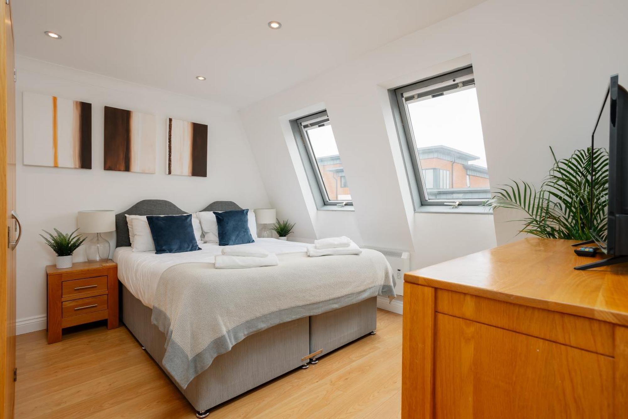 Starhost Residences - Central 3 Bed Apartment At Regents Court, Newbury Newbury  Eksteriør bilde
