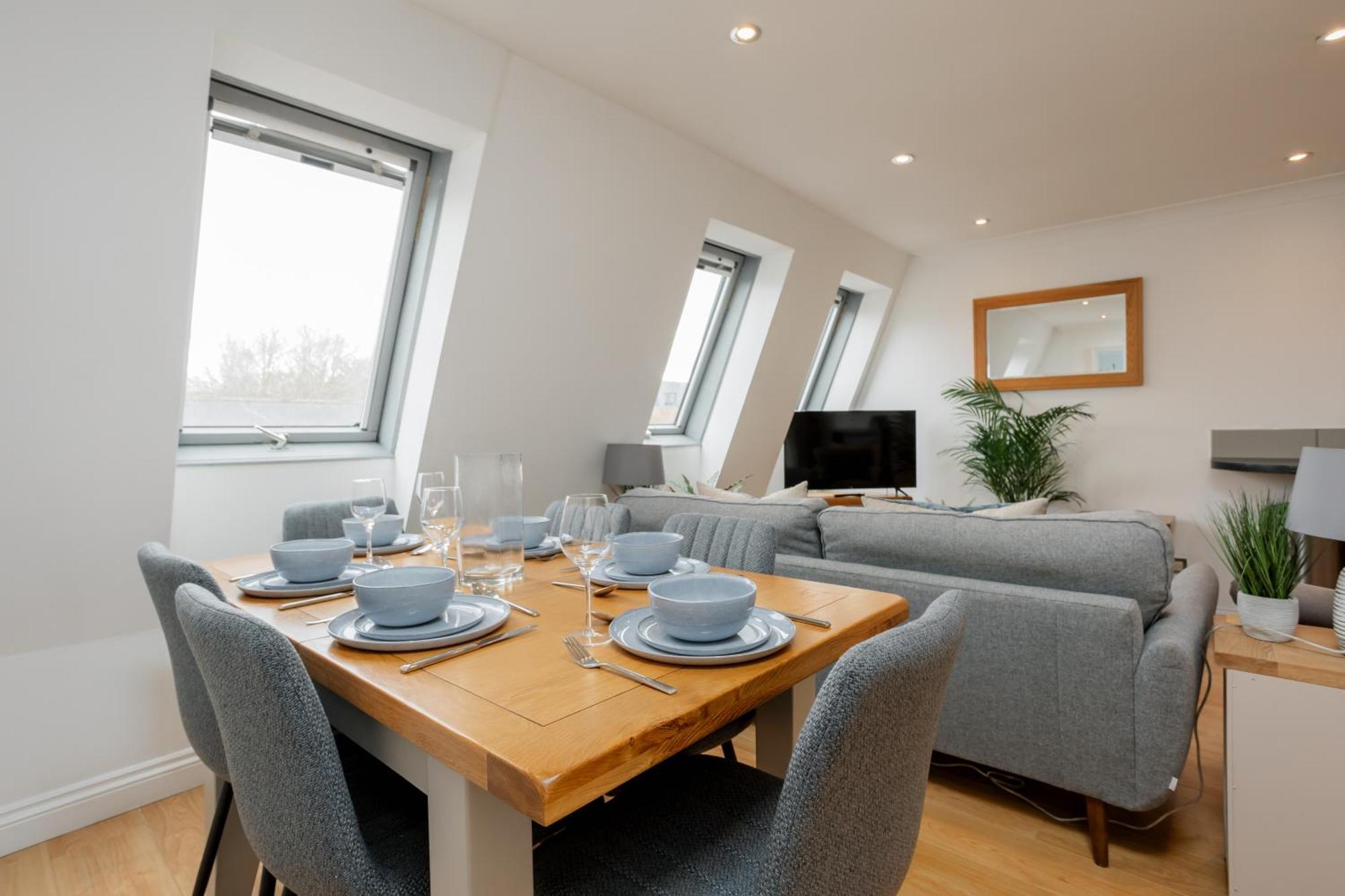 Starhost Residences - Central 3 Bed Apartment At Regents Court, Newbury Newbury  Eksteriør bilde