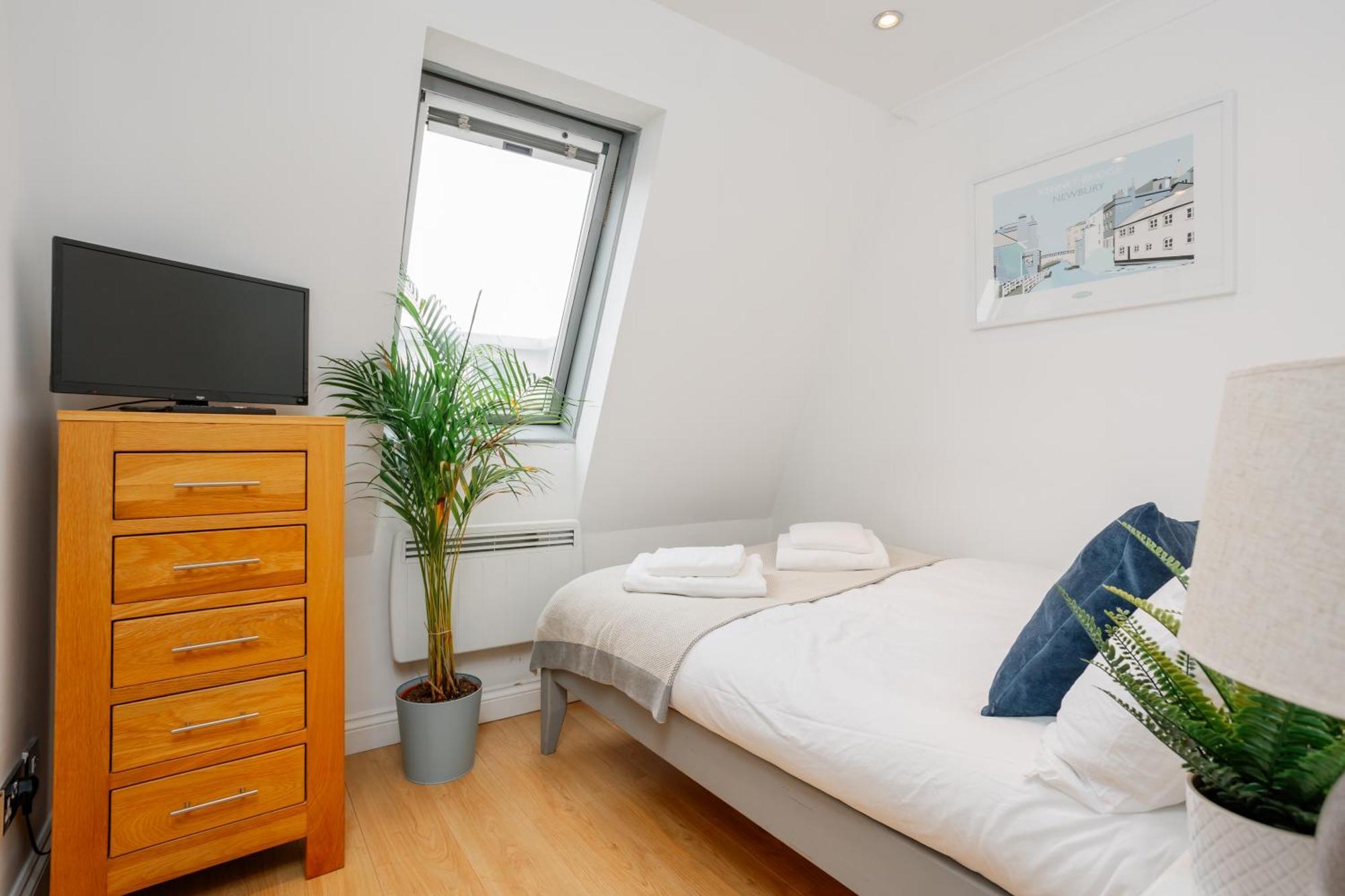 Starhost Residences - Central 3 Bed Apartment At Regents Court, Newbury Newbury  Eksteriør bilde