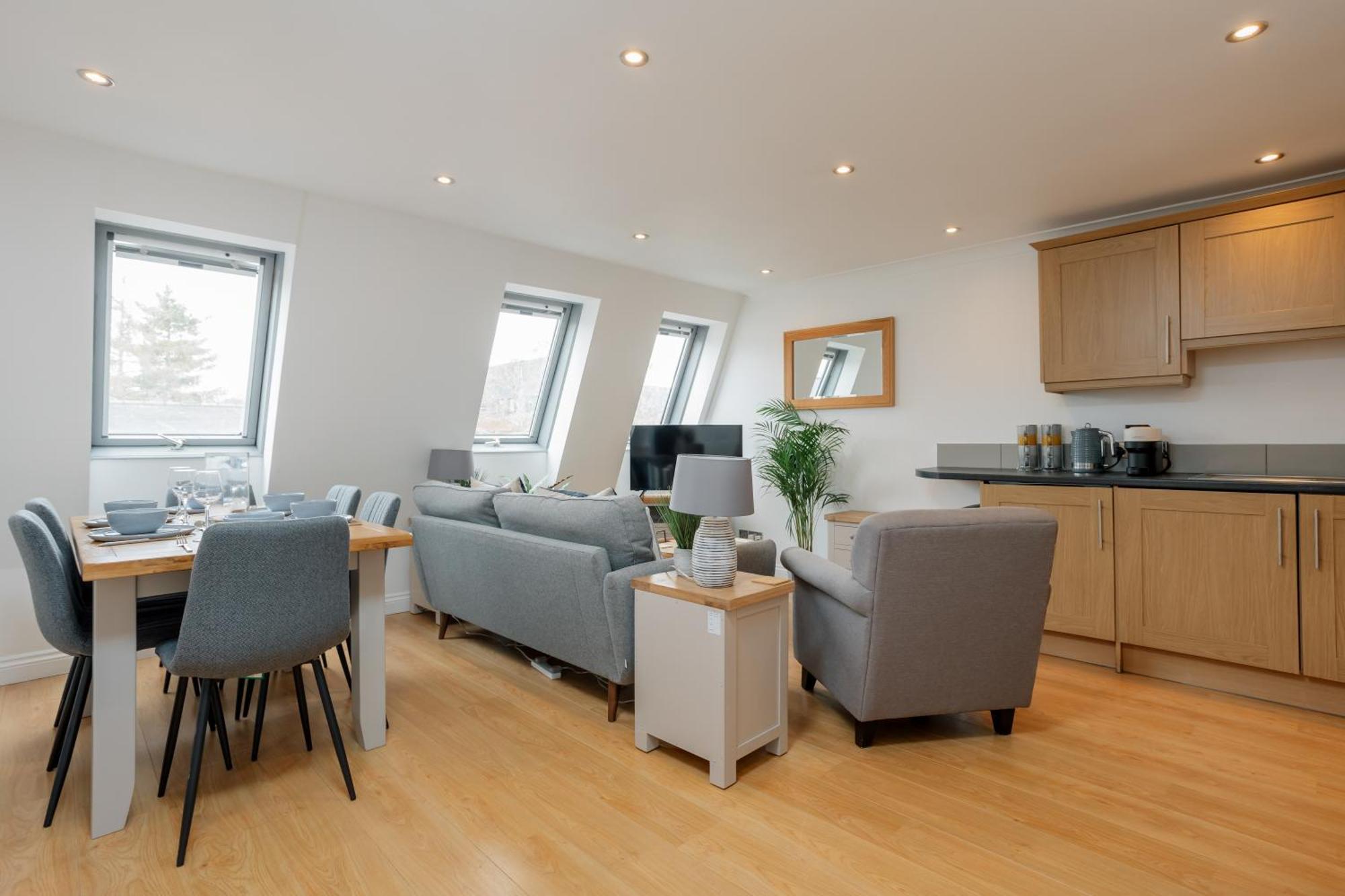 Starhost Residences - Central 3 Bed Apartment At Regents Court, Newbury Newbury  Eksteriør bilde