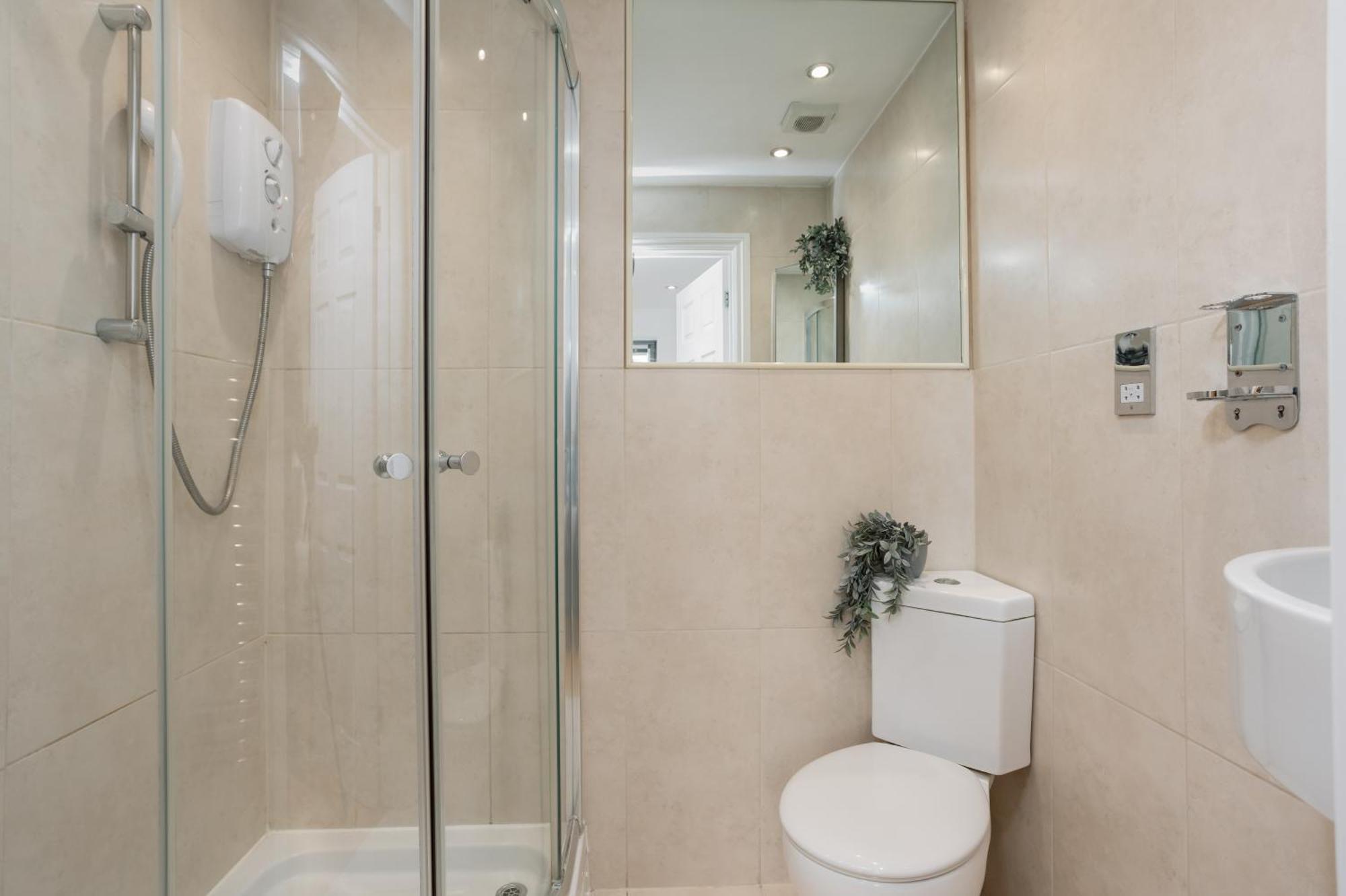 Starhost Residences - Central 3 Bed Apartment At Regents Court, Newbury Newbury  Eksteriør bilde
