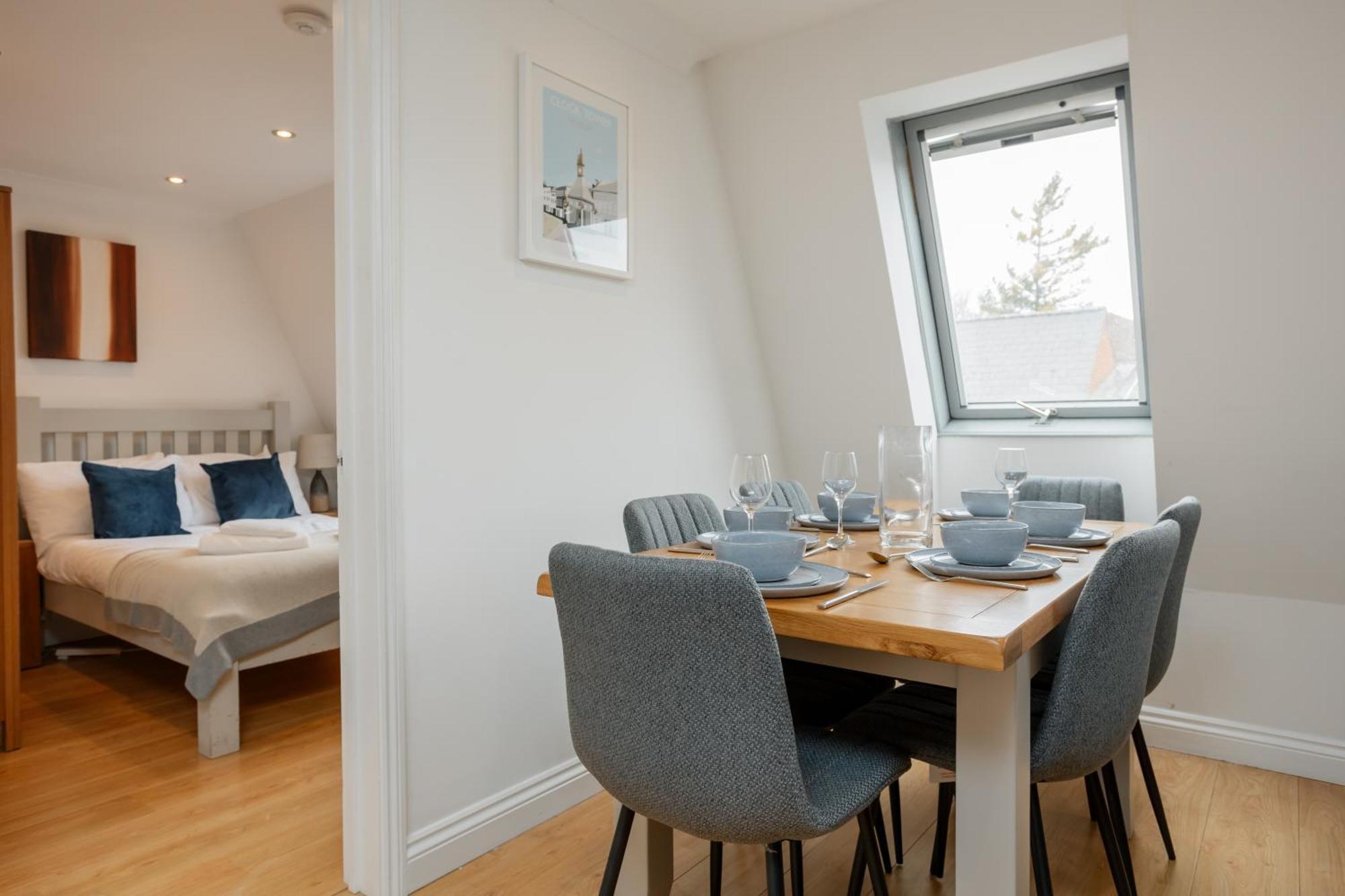 Starhost Residences - Central 3 Bed Apartment At Regents Court, Newbury Newbury  Eksteriør bilde