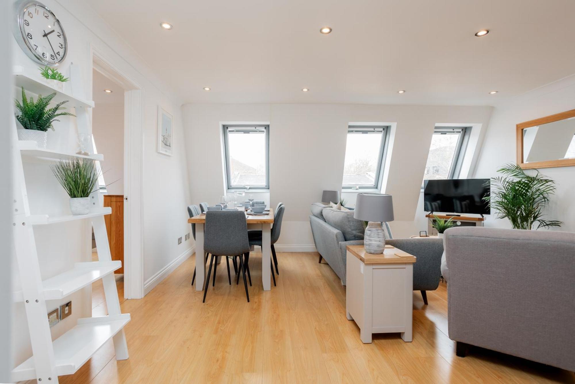 Starhost Residences - Central 3 Bed Apartment At Regents Court, Newbury Newbury  Eksteriør bilde